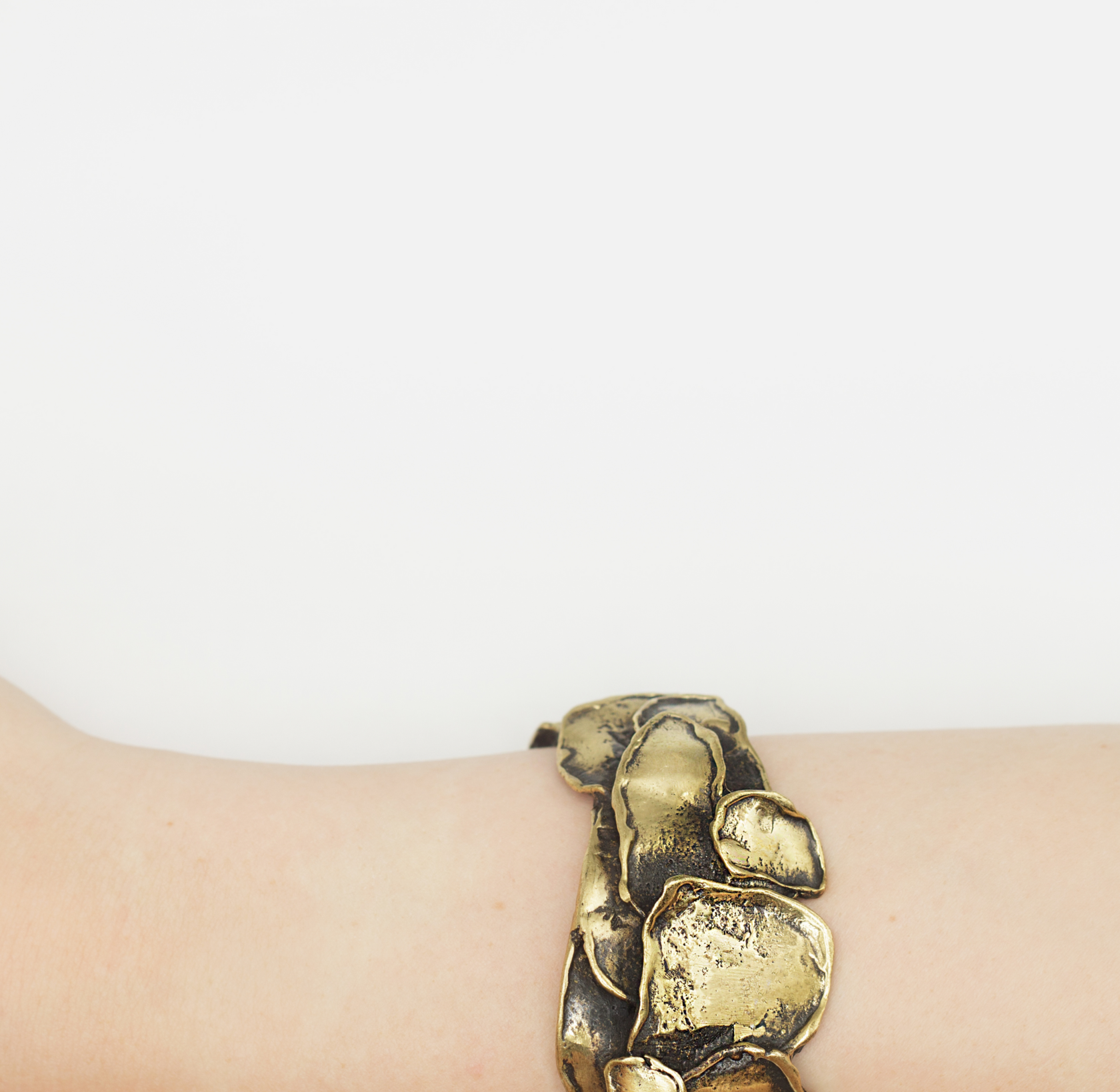 Leather bracelet with bronze element
